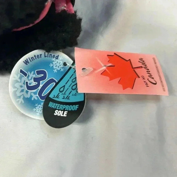 NWT -  winter boots. Size 6 - Picture 9 of 9